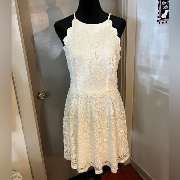 A. Byer Women's Lace Fit and Flare Dress, Off White, Size 8. - Picture 10 of 13